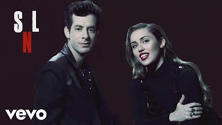 Miley Cyrus Mark Ronson  Happy Xmas War Is Over Live at SNL ft Sean Ono Lennon [upl. by Eskil]