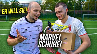 Duell der Glatzen um limitierte Fußballschuhe 😱 [upl. by Nirahs]