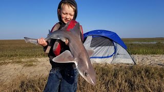 Camping on Abandoned Island  Fishing Crabbing amp Coastal Foraging Catch Cook Camp [upl. by Giustina]