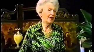 Gracie Fields The Biggest Aspidistra In the World Parkinson Show 1977 [upl. by Wakefield107]